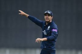 IMAGES OF MIDDLESEX BOWLING VS HAMPSHIRE