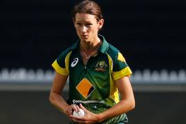 Middlesex sign Julie Hunter